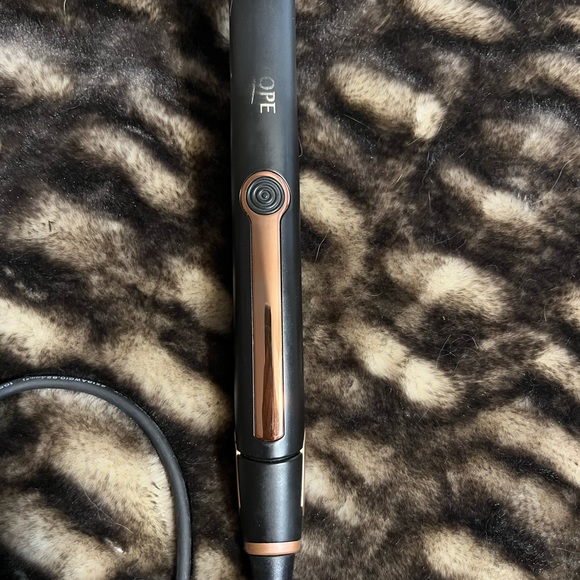 1” ceramic flat iron - Picture 3 of 6